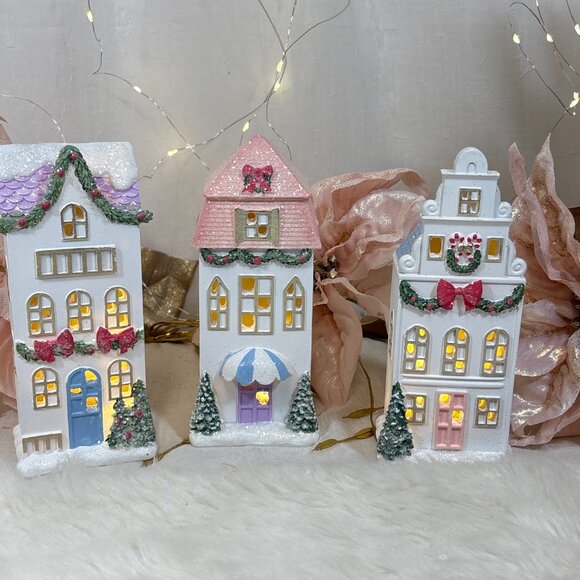Christmas Cynthia Rowley Pastel Resin LED Lighted Village Houses Set of 3 NIB - Picture 4 of 9